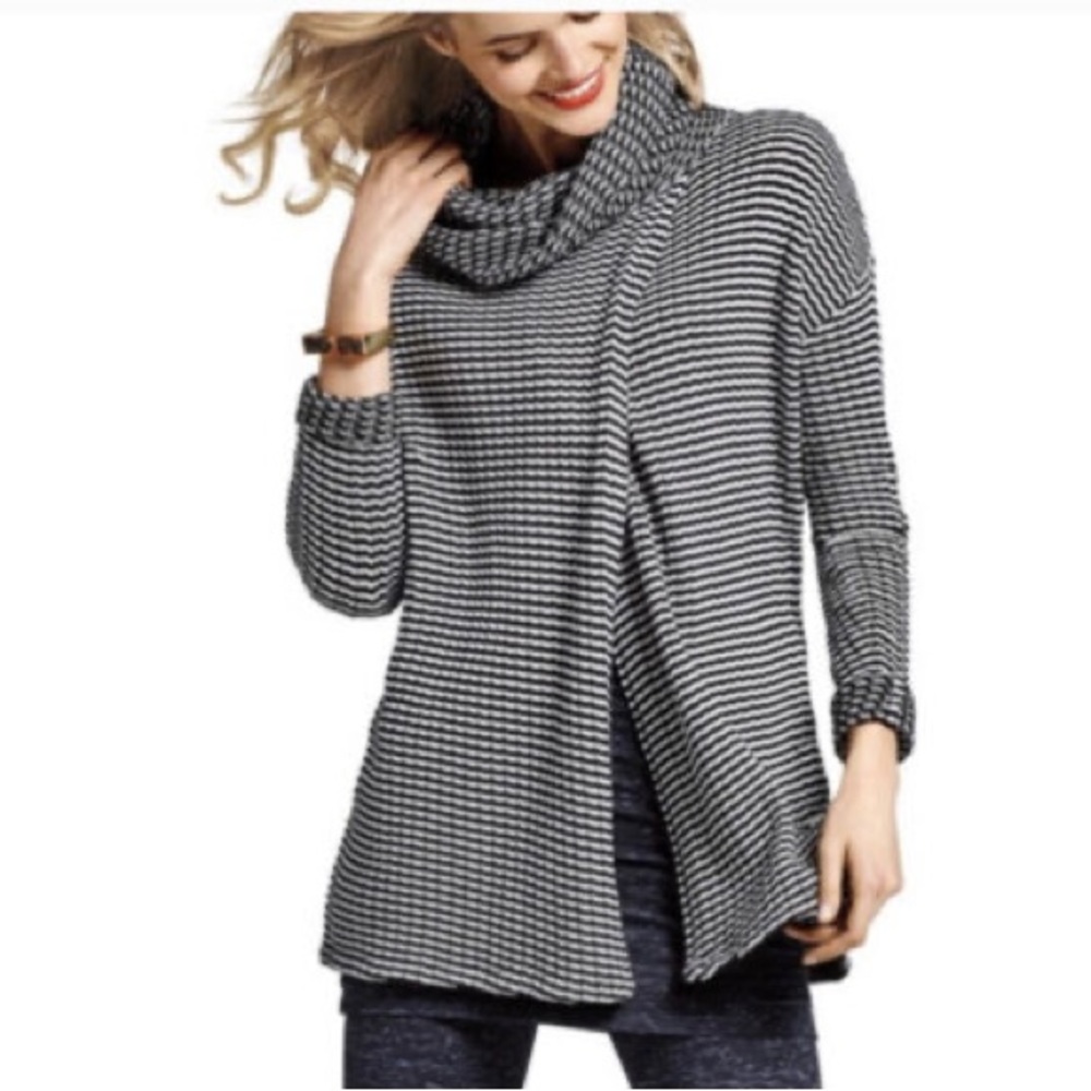CAbi 3167 Fergie Split Turtleneck Sweater small